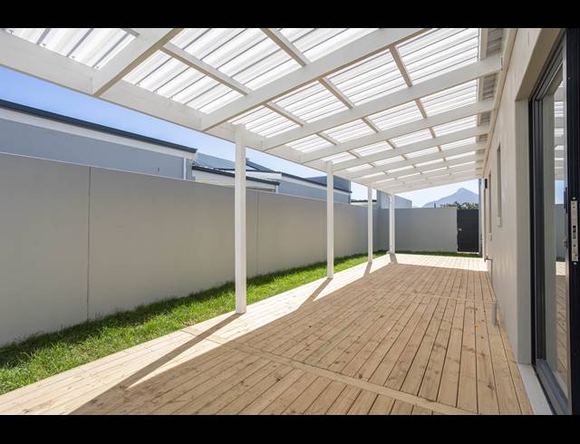 2 BEDROOM FREESTANDING TO LET IN CAPRI